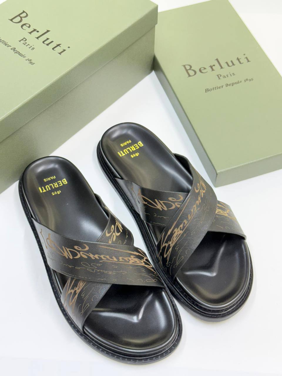 NEW CAME
MEN SLIPPER
BERLUTI
GOOD QUALITY
105 dhs✅
Size 39 TO 46

Zain40
♥️♥️♥️
