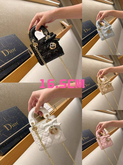 Dior
with box
130 dhs✅

Zain143
♥️♥️♥️
