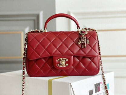 CHANEL 

NEW CAME GOOD QUALITY 

WITH BOX 
🎁🎁🎁

100 dhs💓

Zain39
