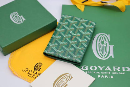 Goyard wallet 
55 dhs❣️

With box and paper bag
🎁🎁🎁

Zain33
♥️♥️♥️