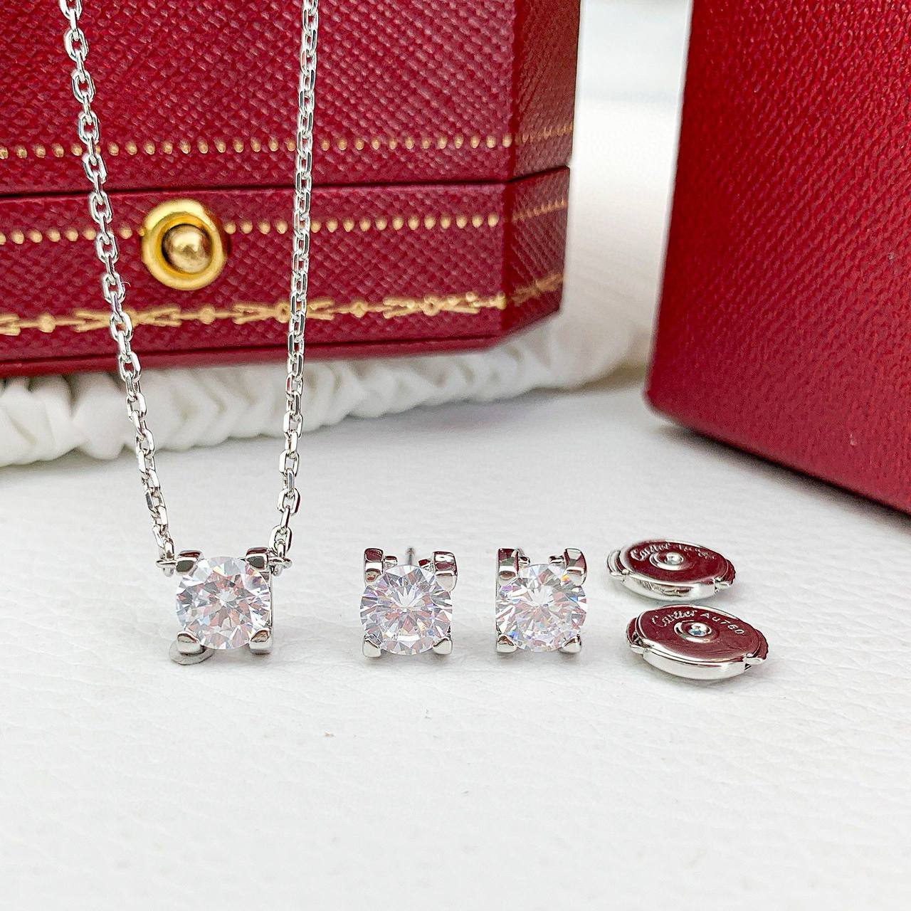 CARTIER SET 
MASTER 
NECKLACE EARRINGS
✨💫

100 DHS

WITH BOX AND PAPER BAG🎁🛍️

zain89
♥️♥️♥️