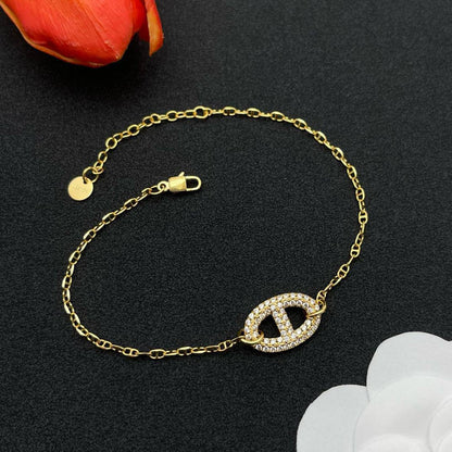Hermes set
Necklace 
Earrings 
Bracelet 
Master quality 💕

*130* AED normal box 📦

Zain48
♥️♥️♥️