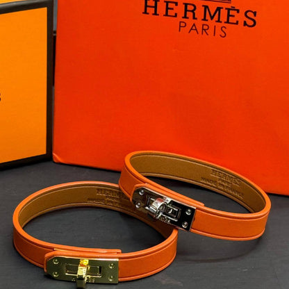 Hermes ❤️‍🔥*
Bracelet ✨
With black boxes 
20 dhs❤️
With normal boxes 🗃️ 
And paper bag🛍️
30 dhs❤️

Zain216
♥️♥️♥️