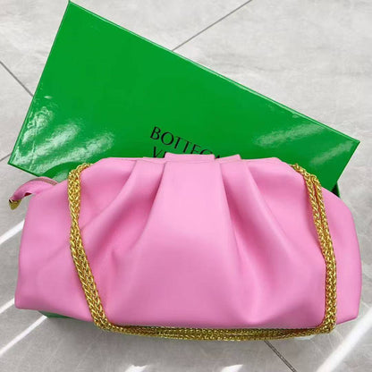 Bottega

with box
🎁🎁🎁

65 dhs✅

Zain232
♥️♥️