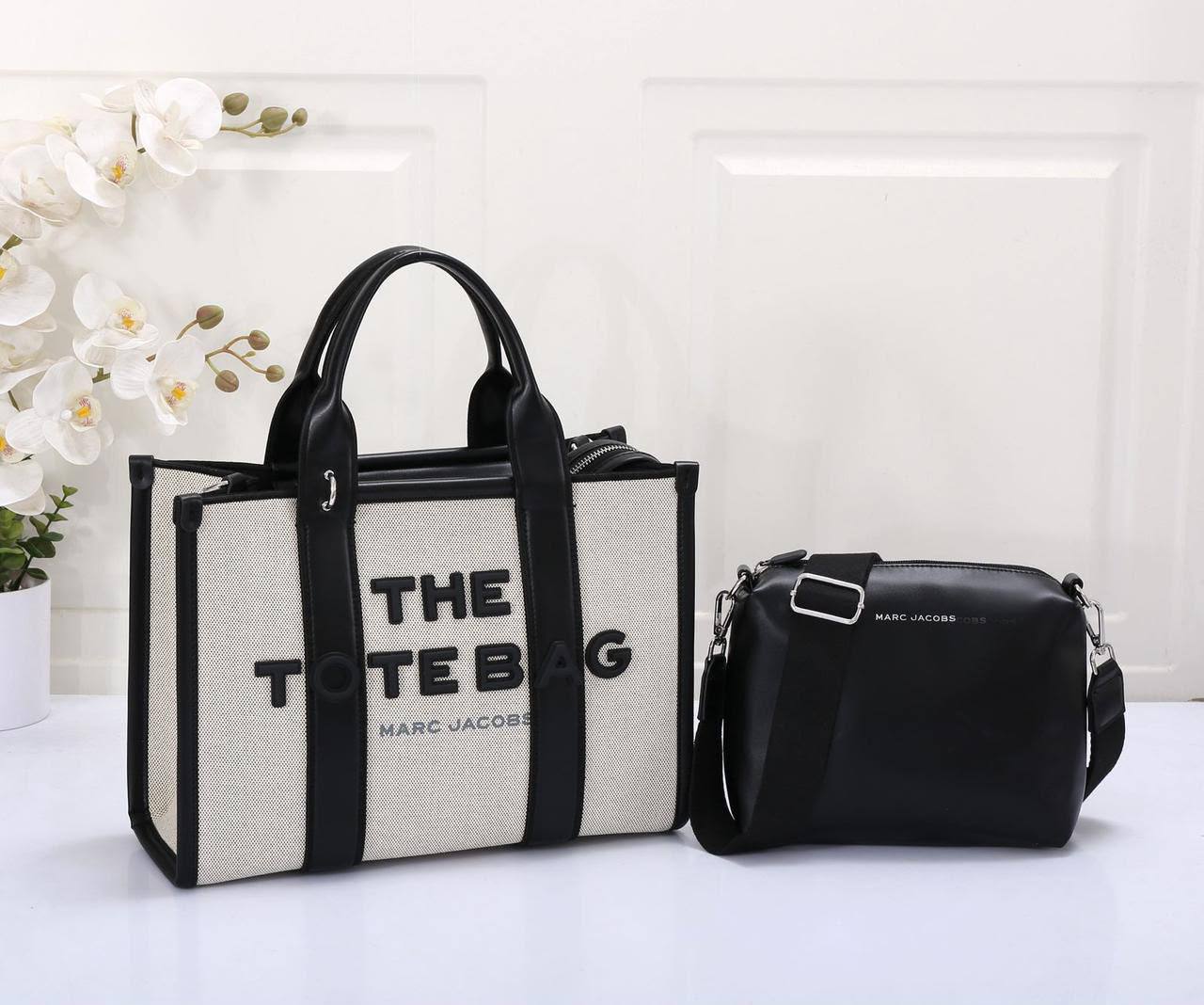 MARC JACOBS
 THE TOTE BAG
GOOD QUALITY 
115 dhs✅

Zain295
♥️♥️♥️