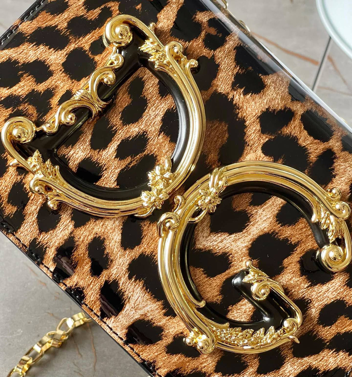 Dolce&Gabbana 

new came 

high quality 

with box 

 115 dhs🇦🇪🇦🇪

Zain39
♥️♥️♥️