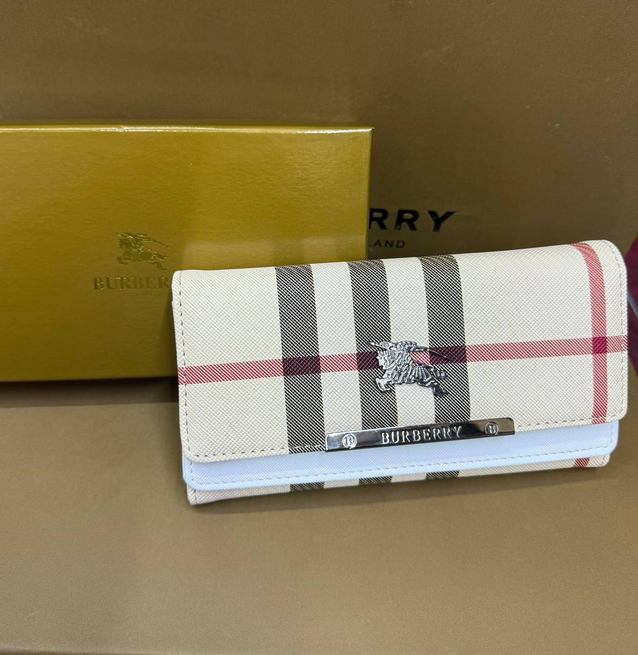 Wallets

With box
🎁🎁🎁

30 dhs🪙💚

Zain93
 ♥️♥️♥️