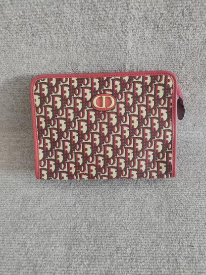 💖 Brand Clutch
1️⃣ First quality +🎁
Size : 28 * 18.5 cm
60 dhs🌺
with box 🎁

Zain115
♥️♥️♥️