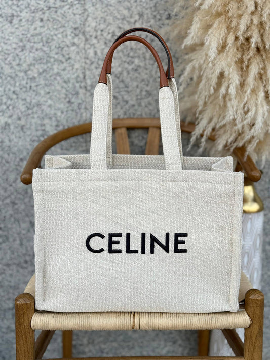 New collection✨✨✨
CELINE
40cm
390 dhs🪙🌨️
Top quality

Zain167
♥️♥️♥️