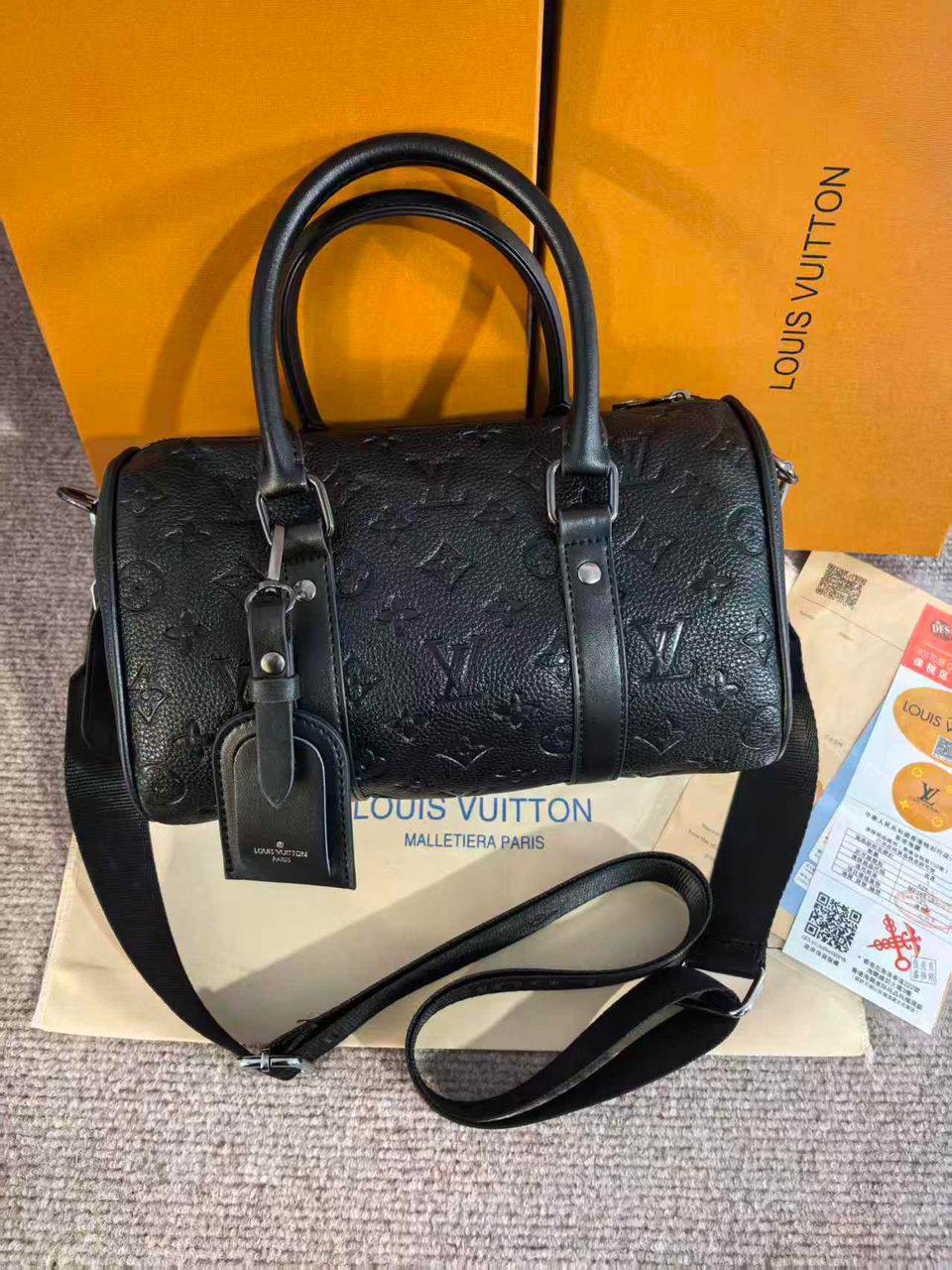 Goyard
Men's bag
110 dhs💓
with box
size 26×14×15cm

Zain42
♥️♥️♥️