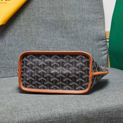 GOYARD 
 HIGH QUALITY SMALL SIZE (Use on both sides)

WITH BOX 
🎁🎁🎁

90 dhs✅

Zain39
♥️♥️♥️