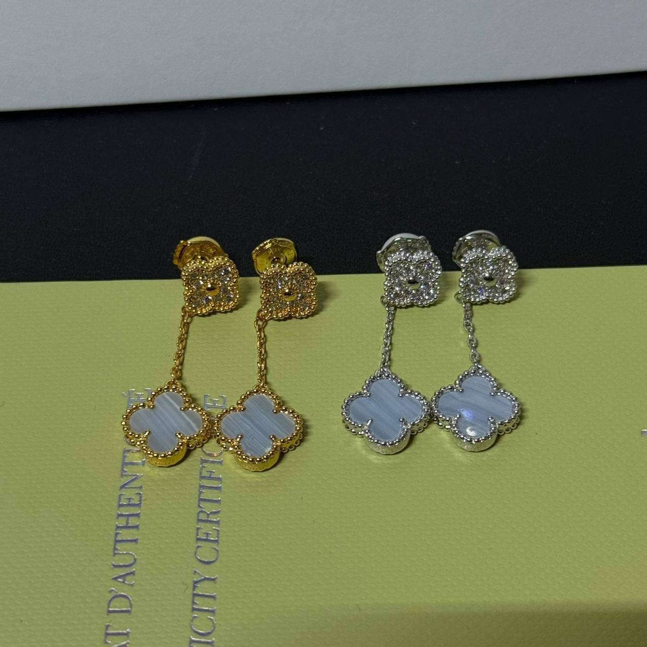 VCA 🦋*
Mini Earring🌸
Master quality 💯
With normal boxes 📦 
55 dhs🪙🌨️
With master box 🗃️ 
80 dhs🪙🌨️

Zain216
♥️♥️♥️