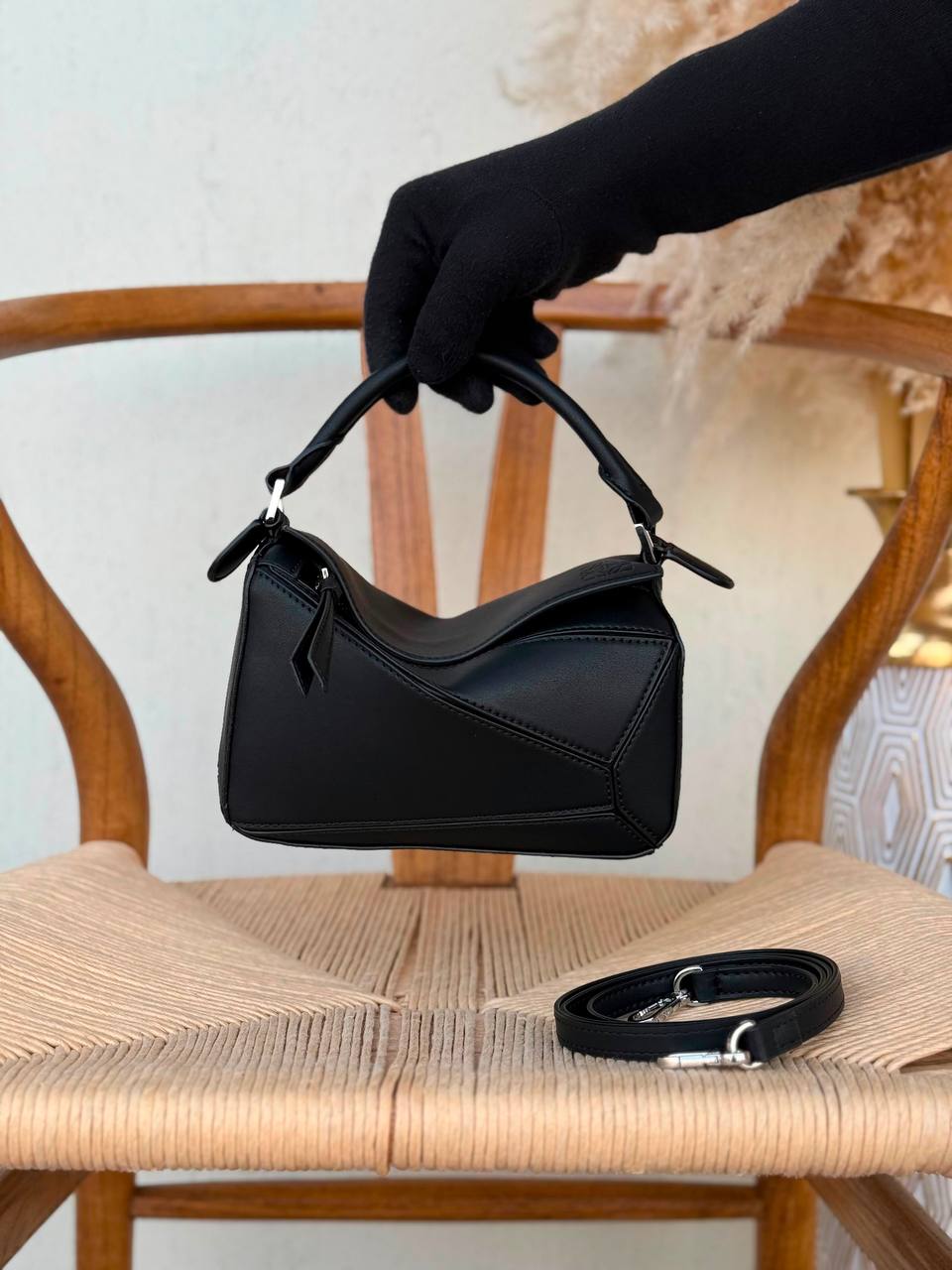 LOEWE
18cm
320 dhs🇦🇪🇦🇪
Top quality 
With box🎁

Zain167
♥️♥️♥️