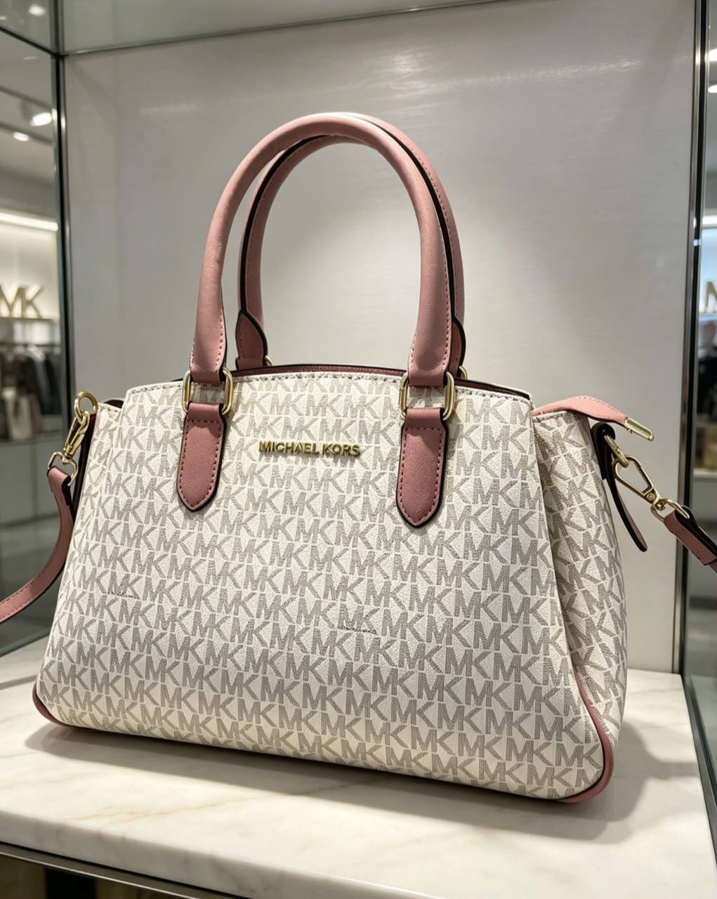MK
110 dhs🇦🇪🇦🇪
Size:30*11*23

Zain07
♥️♥️♥️
