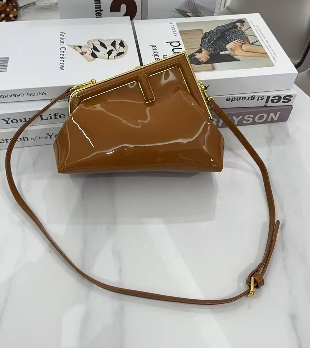 Dior
120 dhs✅

with box
🎁🎁🎁

Zain235
♥️♥️♥️