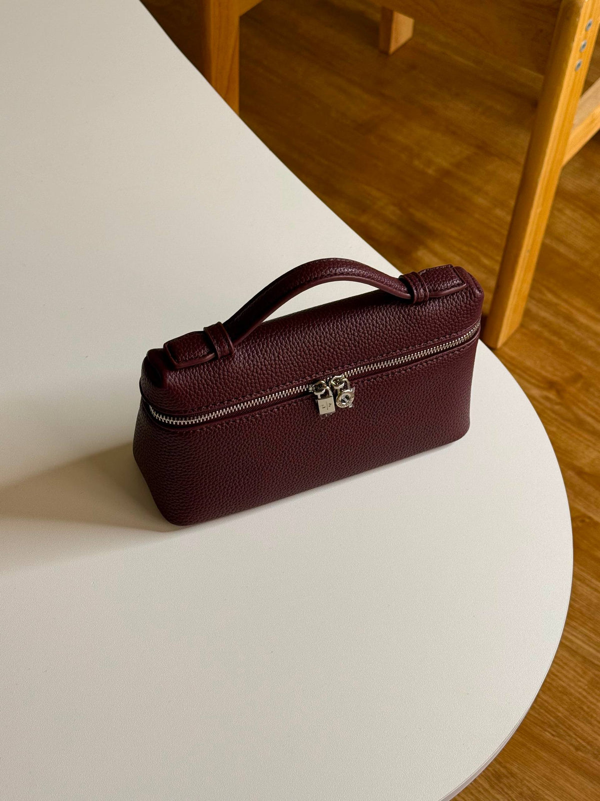 LORO PIANA 

19cm

320 dhs🇦🇪🇦🇪🇦🇪
 MASTER QUALITY
 With box🎁

Zain167
♥️♥️♥️