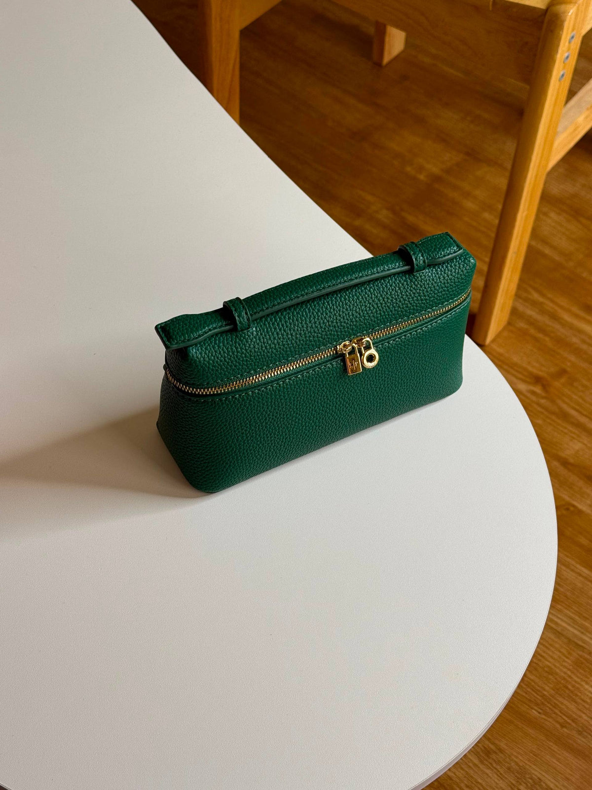 LORO PIANA 

19cm

320 dhs🇦🇪🇦🇪🇦🇪
 MASTER QUALITY
 With box🎁

Zain167
♥️♥️♥️
