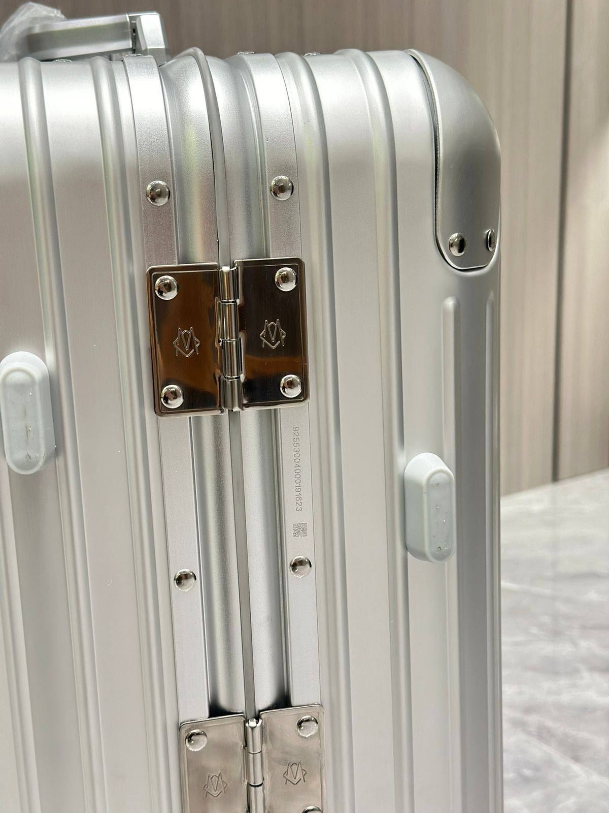 Rimowa
Super Master quality 

Small 790 dhs

Medium 890 dhs

Large 990 dhs 

Zain250
♥️♥️♥️