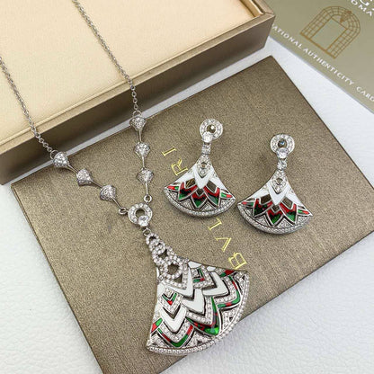 BVLGARI SET
💫✨
MASTER
NECKLACE & EARRINGS
180 DHS🇦🇪🇦🇪
WITH SMALL BOX AND PAPER BAG 🛍️🎁

Zain89
♥️♥️♥️