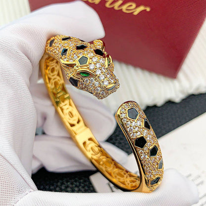 Cartier Bangle* 🎲
Master quality 

*140* AED normal box 📦 
*170* AED original box 🗃️

Zain48
♥️♥️♥️