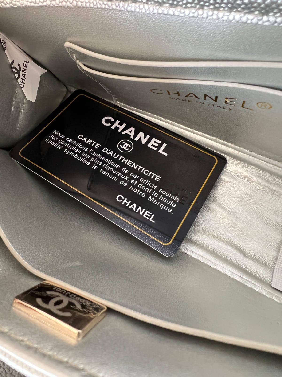 Chanel
100 dhs🇦🇪🇦🇪
with box
size 19cm

Zain26
♥️♥️♥️