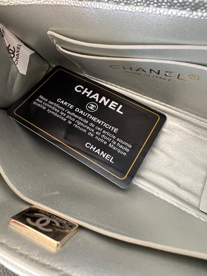Chanel
100 dhs🇦🇪🇦🇪
with box
size 19cm

Zain26
♥️♥️♥️