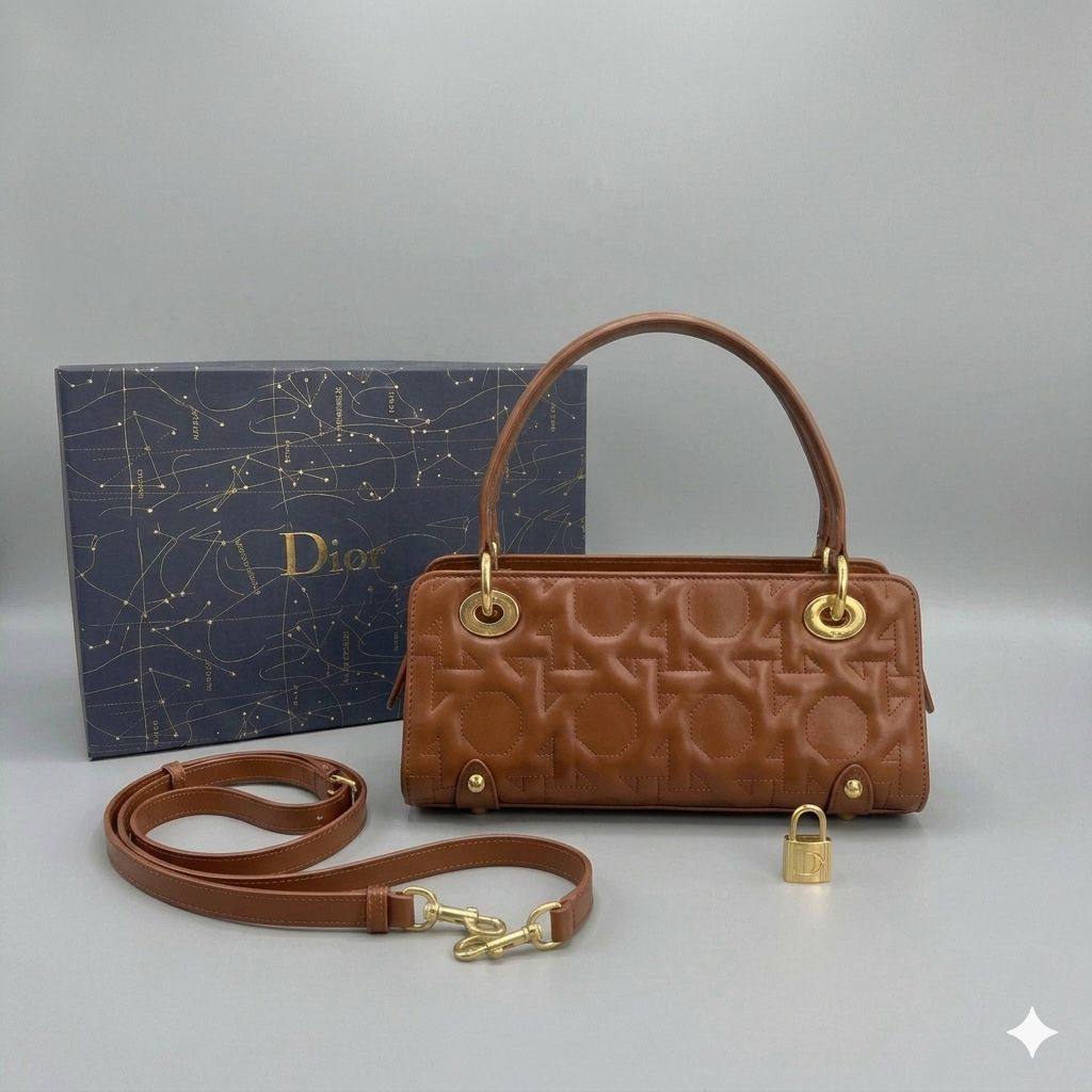 CHRISTIAN DIOR
East west D- vibe Bowling
Gold hardware
With long belt strap
With BOX
size : 28 cm

110 dhs🇦🇪🇦🇪

Zain239
♥️♥️♥️