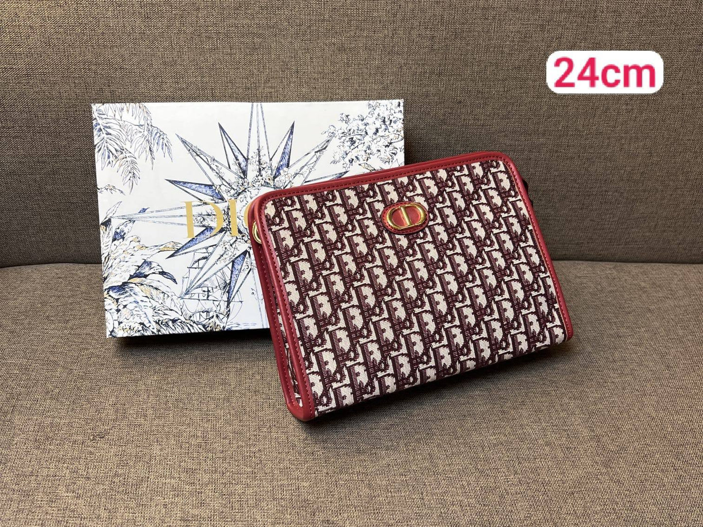 Clutch Bags
70 dhs✅
with box

Zain26
♥️♥️♥️