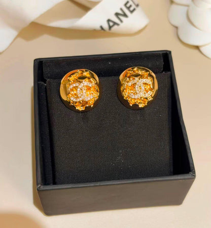CHANEL
Earring✨
Master quality 💯
With normal boxes 🗃️ 
40 dhs✅

With master box 📦 
60 dhs✅

Zain216
♥️♥️♥️