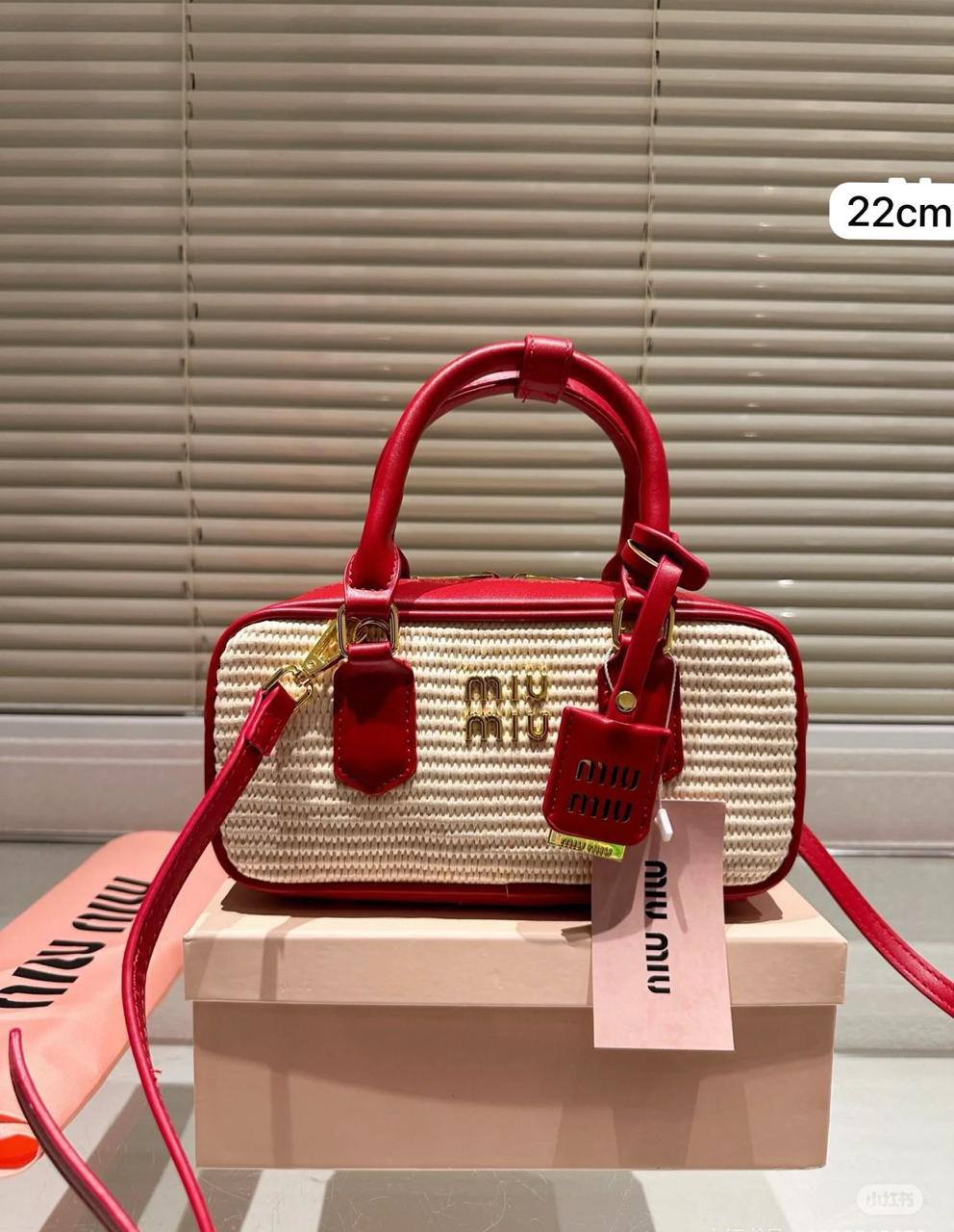 Miumiu / Dior

First quality +🎁

Size : 22 ~ 20 * 17 cm
85 dhs🇦🇪🇦🇪

 with box🎁
Zain115
♥️♥️♥️