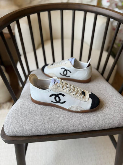 Chanel 
𝑨𝑨𝑨 𝑸𝒖𝒂𝒍𝒊𝒕𝒚
𝑺𝒊𝒛𝒆 𝟑5 𝒕𝒐 𝟒2 
450 dhs✅

Zain81
♥️♥️♥️