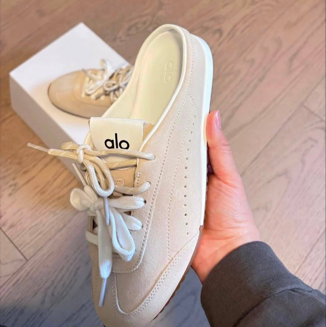 ALO sunset sneaker mule 

36 to 41, 

230 dhs 

Zain196
♥️♥️♥️