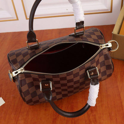 LOUIS VUITTON 
SPEEDY

 NEW CAME 25CM ,

GOOD QUALITY WITH BOX 
100 dhs🇦🇪🇦🇪

Zain17
♥️♥️♥️