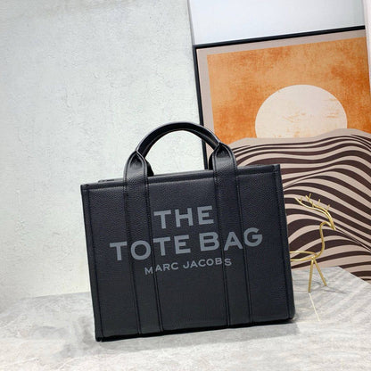 The Tote Bag
33*26*11cm
115 dhs✅

Zain17
♥️♥️♥️