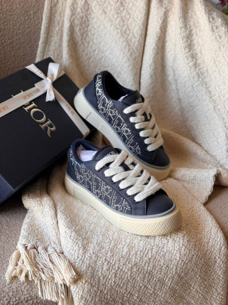 *Christian Dior B33*
*AAA quality*
*size:40 to 46* 
470 dhs🪙🌨️

Zain185
♥️♥️♥️
