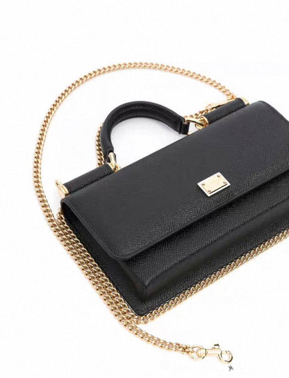 D&G
100 dhs✅
Good-quality 

with box
🎁🎁🎁

Zain35
♥️♥️♥️