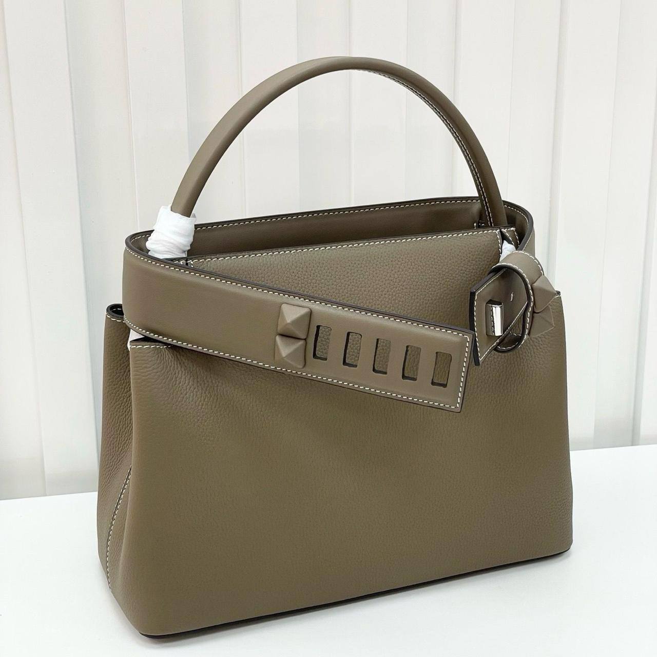 Hermes 💕💕🙋🏻‍♀️
Master 👌
Premium quality 28cm🥰 
420 dhs❣️

Zain228
♥️♥️♥️