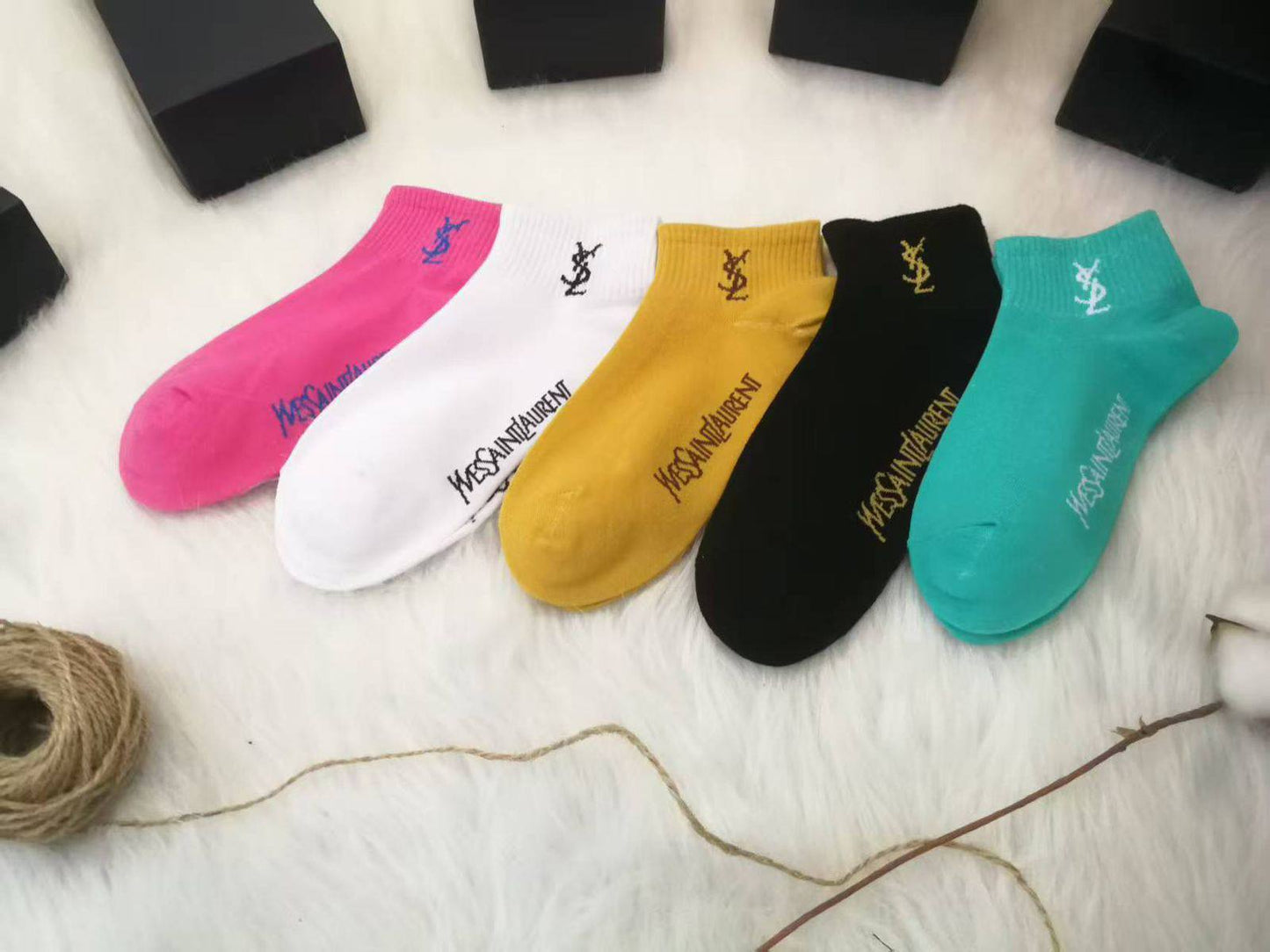 SOCKS 🆕
45 DHS💓
WITH GOOD BOX 📦

Zain28
♥️♥️♥️