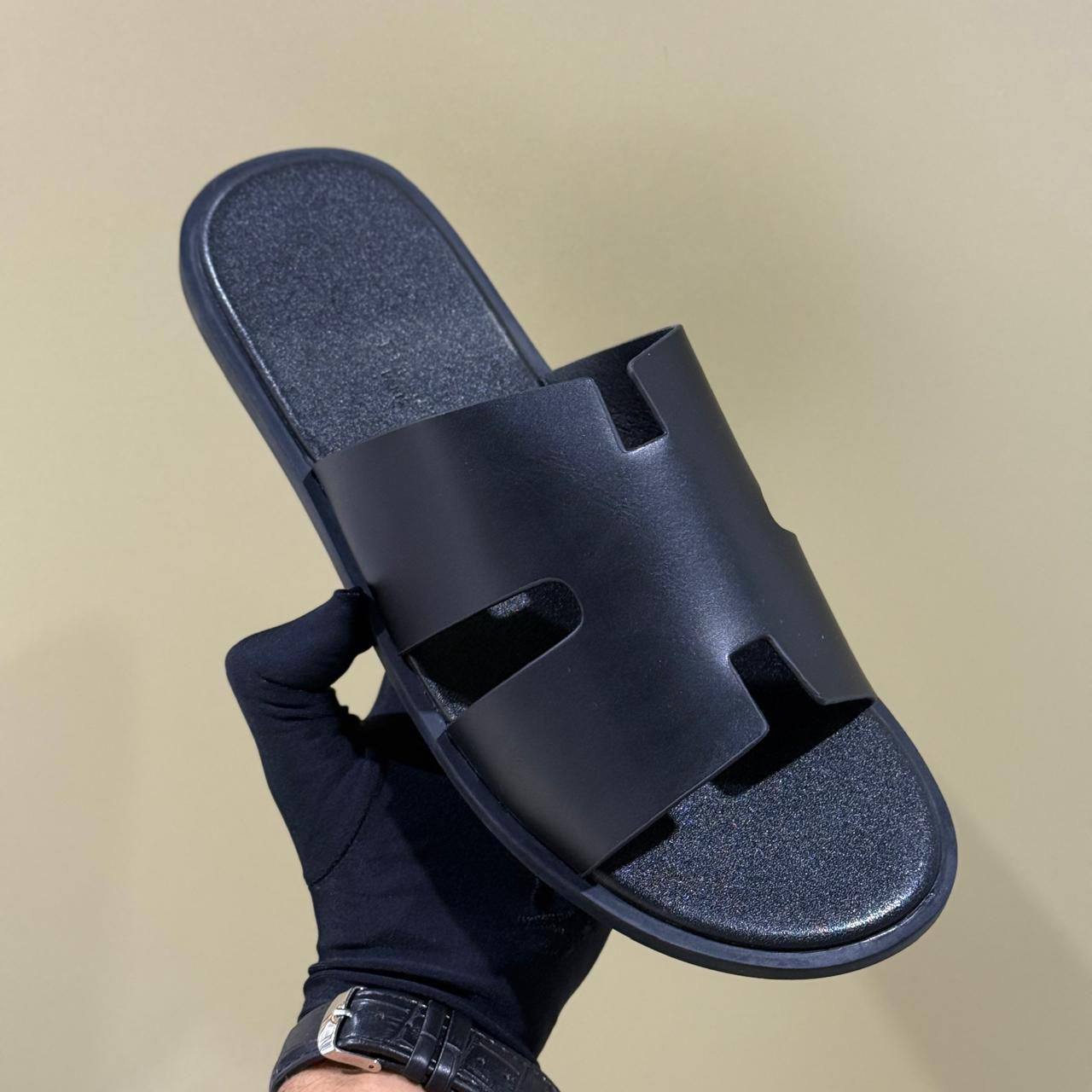 HERMES 
Size 40-45
100 dhs🪙🖤

Zain40
♥️♥️♥️