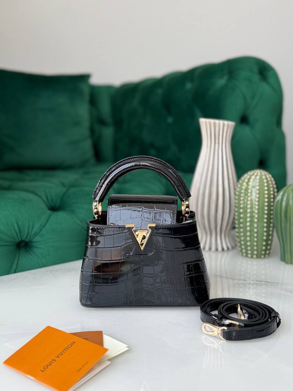 LV Capucines 
Size: 21Cm
Available original box
With full packing 
Super high quality 

For Price 👇 WhatsApp✅
0568585901 
0507557372
0552275751 Owner Zain 👌

Zain283
♥️♥️♥️