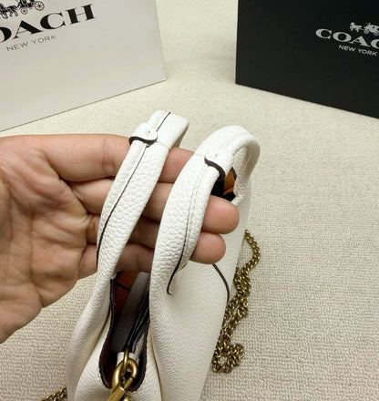COACH

LanaSMALL 

SIZE NEW 

CAME GOOD QUALITY 

WITH BOX 
100 dhs🇦🇪🇦🇪

Size:20cm

Zain295
Zain39
Zain17
♥️♥️♥️