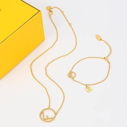 NECKLACE BRACELET

SET ✨💫
MASTER

100 DHS 🇦🇪🇦🇪

WITH BOX AND PAPER BAG🎁🛍️
Zain89
♥️♥️♥️