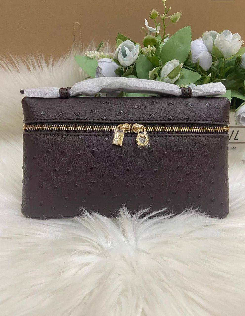 Loro piana

95 dhs🇦🇪🇦🇪

size：19cm

GOOD-quality 
with box

Zain35
♥️♥️♥️