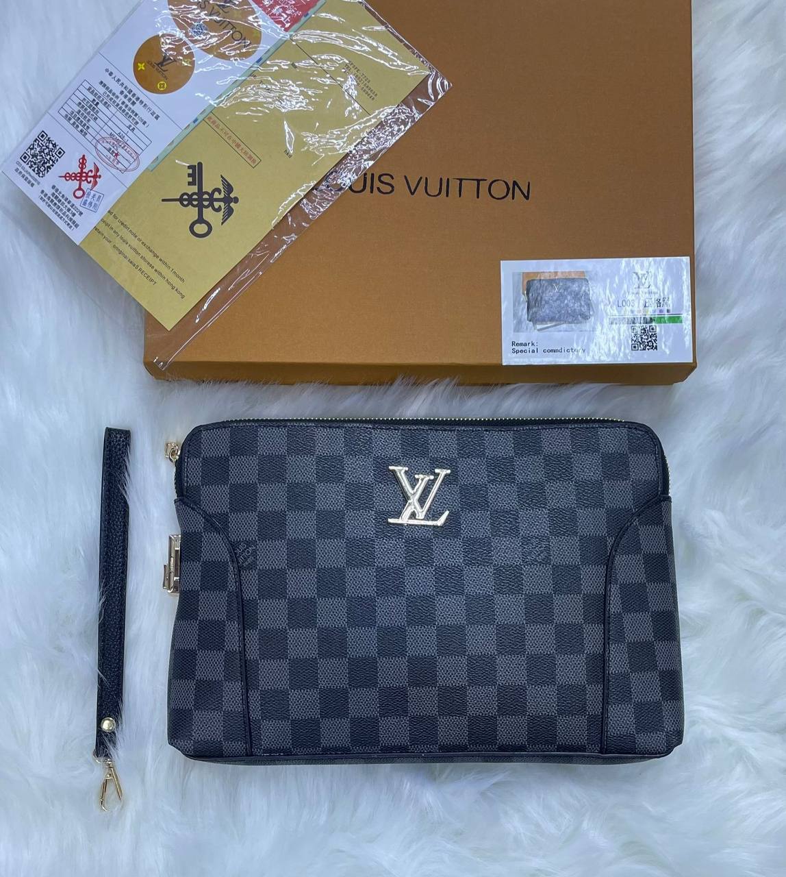 Men pouch 
65 dhs✅
with box
🎁🎁🎁

Zain72
♥️♥️♥️