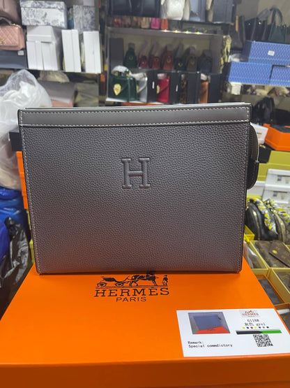 Hermes 
Size: 26cm

With box 
🎁🎁🎁

65 dhs🗽

Zain50
♥️♥️♥️