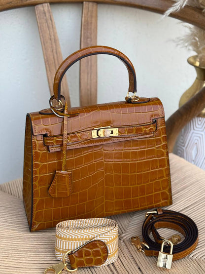 HERMES
25cm
380 dhs✅
Top quality 
With box🎁

Zain167
♥️♥️♥️