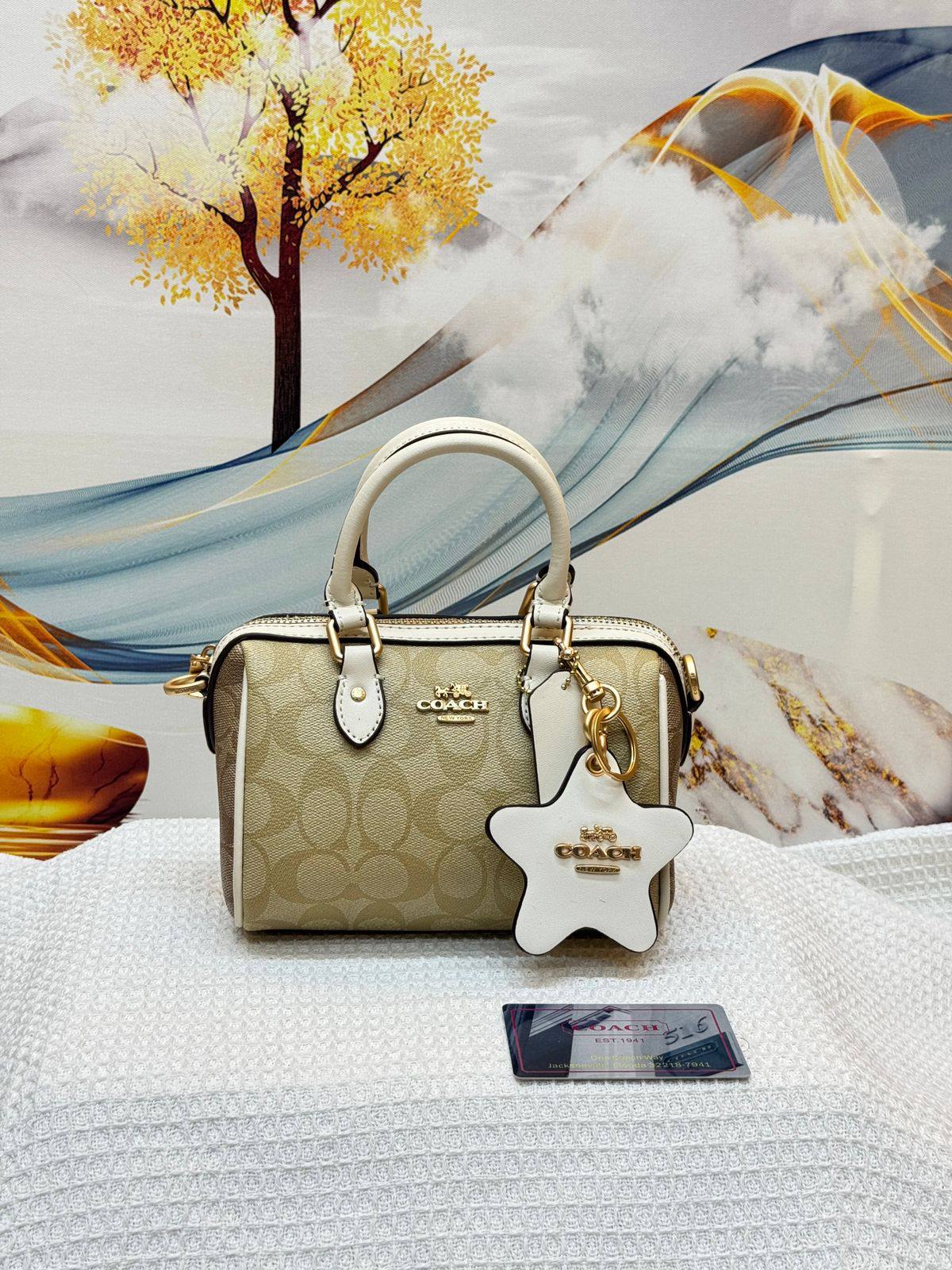 COACH
Best quality WITH BOX
100 dhs🇦🇪🇦🇪
size 18CM

Zain290
♥️♥️♥️