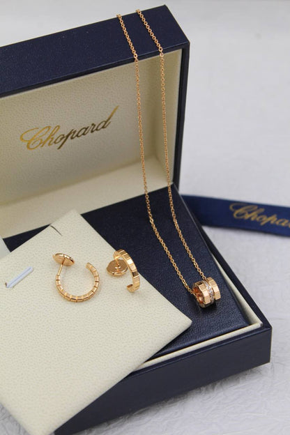 *Chopard* 💎
🆕🎉🥳🎊🆕
↗️ *Super Master Quality ®️*
Ice cube with stones ⤵️
Necklace & earrings ⤴️
For Price 👇 WTSP Text Zain 0568585901

Zain106
♥️♥️♥️