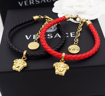 VERSACE 
Bracelet ✨
Master quality 💯
With normal boxes 📦 
45 dhs🇦🇪🇦🇪

Zain216
♥️♥️♥️