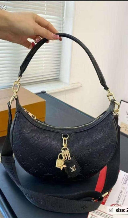 LV
Bags

with box

Zain26
♥️♥️♥️